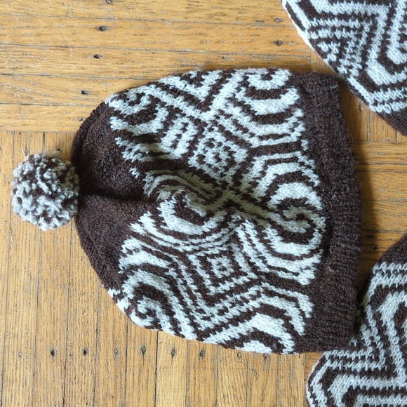 Handspun Wool Double Knit Toque / Beanie and Mitts - Picture 3 of 6